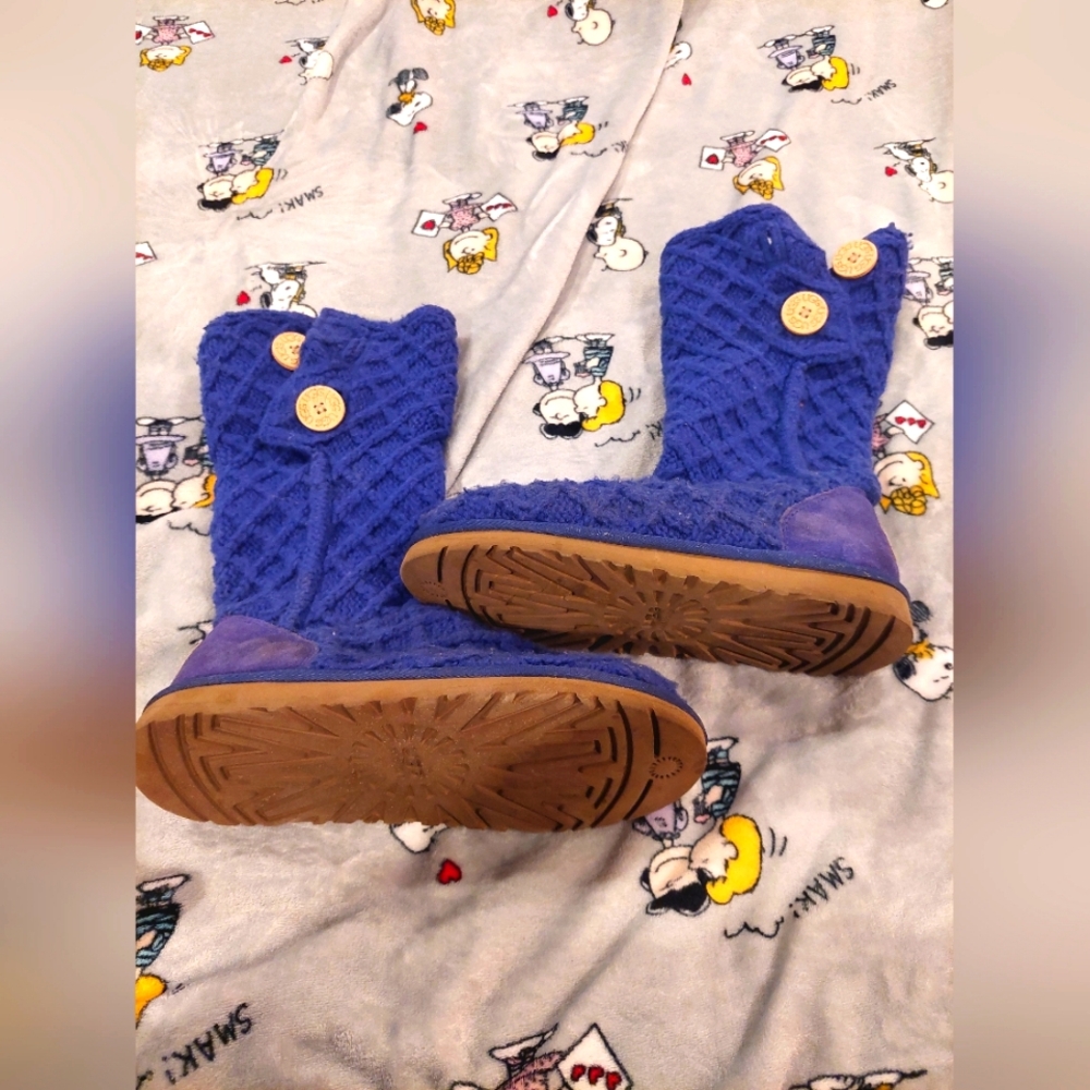 Ugg knit boots size 6 youth